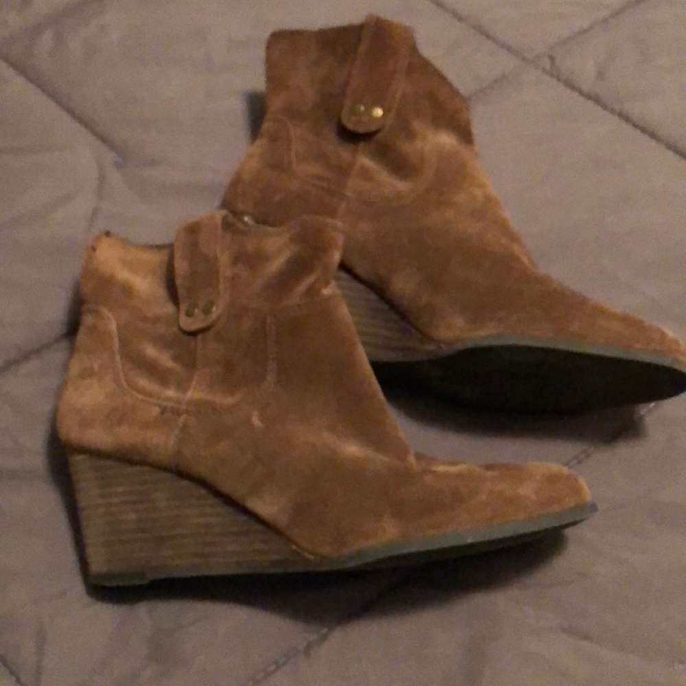 Lucky suede boots